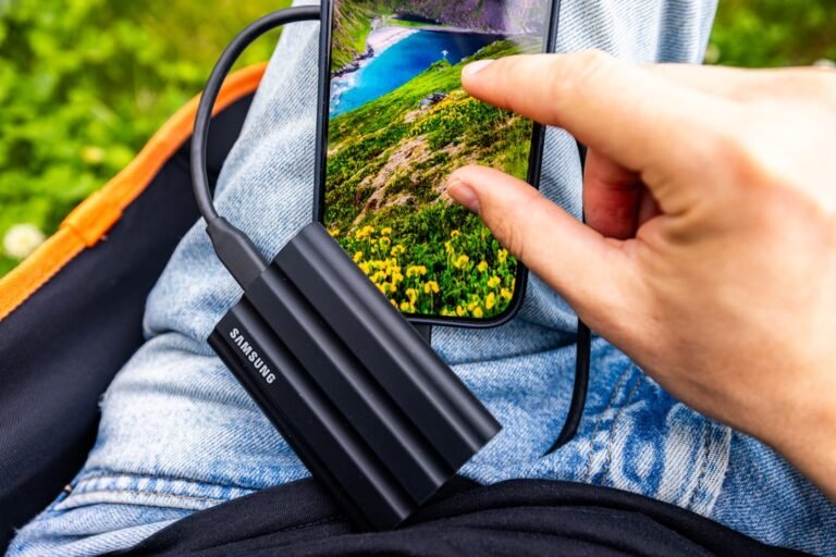 Power on the Go: The Ultimate 2024 Guide to Choosing, Using, and Getting the Most Out of Your Portable Charger